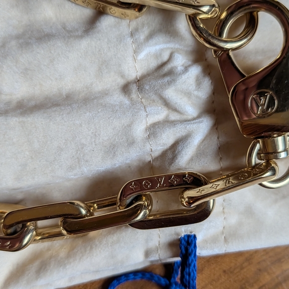 Louis Vuitton Gold Chain Necklace! - Picture 8 of 9